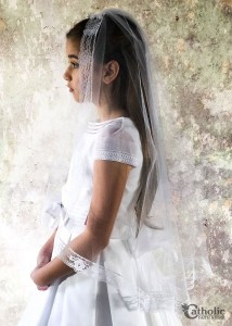 First Communion Veil Mantilla Style in Imitation Chantilly Lace [AJV3005]